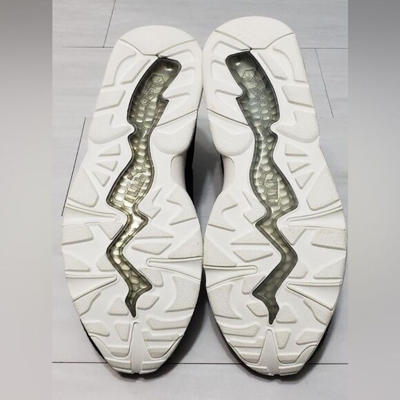 PUMA Bog Strap X Filling Pieces
Blaze Of Glory - Picture 6 of 14